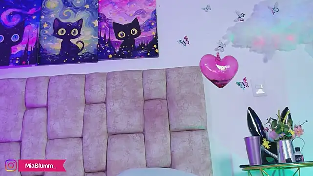 MiiaBlumm_'s Webcam Show