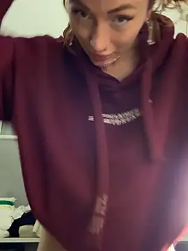 Chat +18 de SerenaWest_ ao vivo