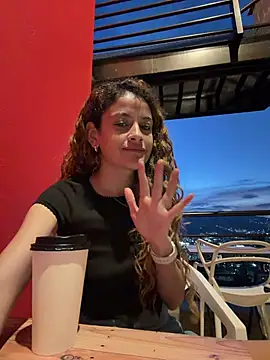 alana15のライブXXXチャット