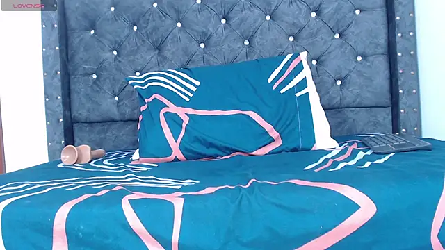 lucy_cooper01 Adlı Modelin Canlı XXX Sohbeti