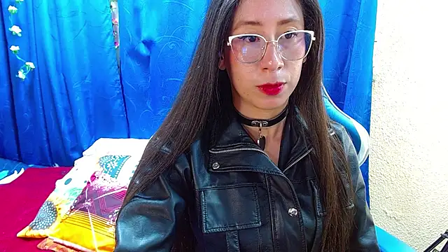 Chat +18 de Gia_leinn ao vivo