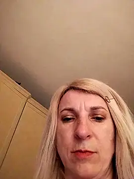 AhlyssaLove1155's Live XXX Chat