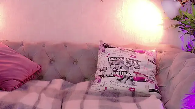 Katalinalee Adlı Modelin Canlı XXX Sohbeti