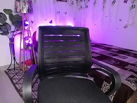 Naughty_Stripgirl0 Adlı Modelin Canlı XXX Sohbeti