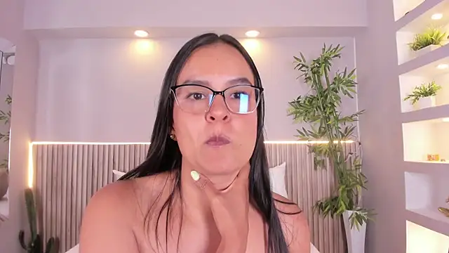 Chat XXX ao vivo de LucieMillerr