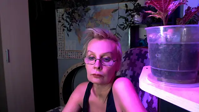 Chat +18 de HelgaHimmell ao vivo