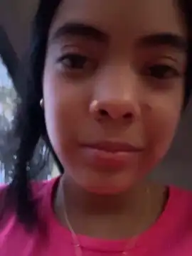 NAUGHTY_LITTLE_18 Show in webcam