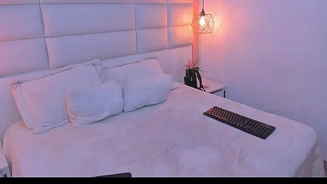 Chat +18 de Salome_Smitth_1 ao vivo