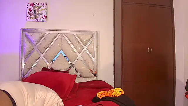 Chat +18 de AmiraNast_ ao vivo