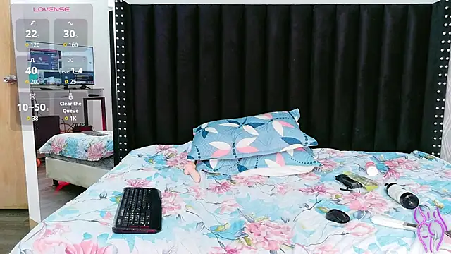 Chat +18 de naughtyyindiann ao vivo