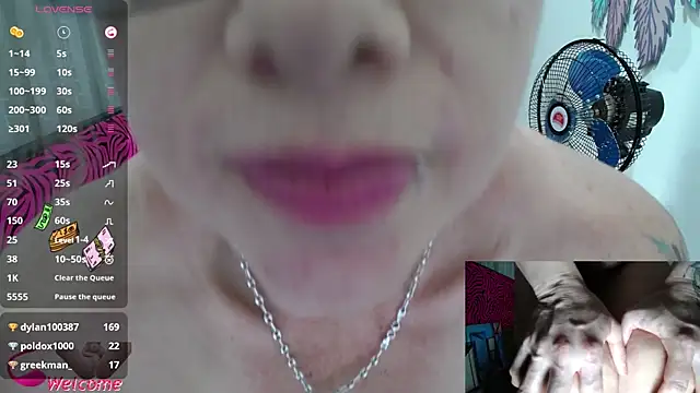 Chat +18 de ViickySexy ao vivo