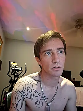 LEVIATHANX666: διαδικτυακό σόου στην κάμερα