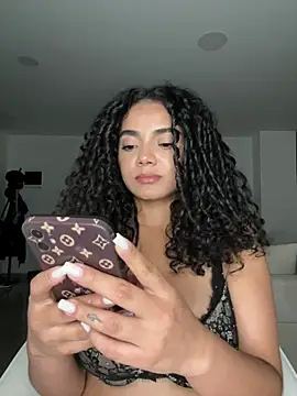 Curlyierr's Live XXX Chat