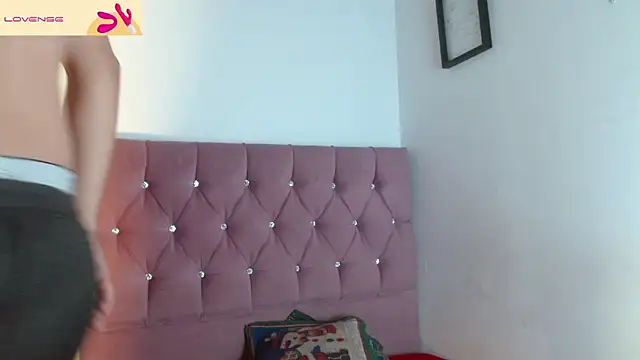 แชท XXX สดของ aaron_antonella_mds