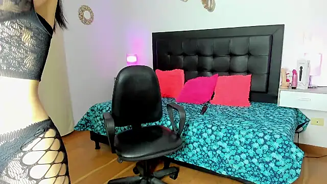 Natalye_23 Adlı Modelin Canlı XXX Sohbeti