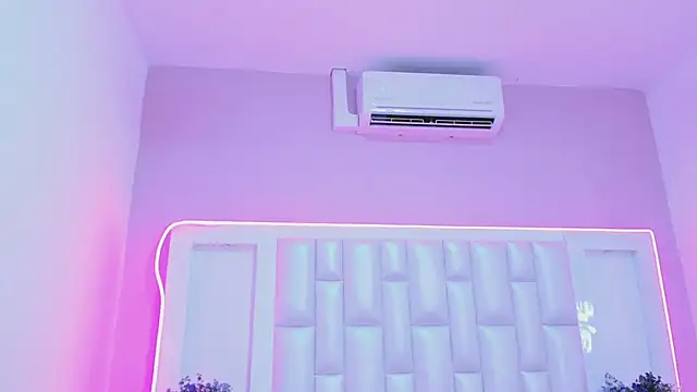 Chat +18 de Liia_Collins ao vivo