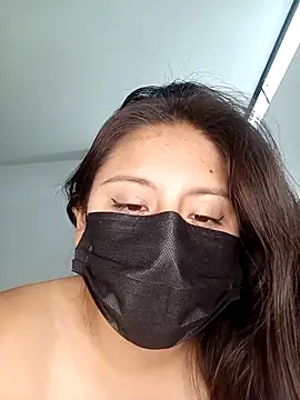 Rosyshadow Adlı Modelin Canlı XXX Sohbeti