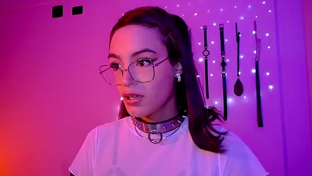 Chat +18 de nina_kink ao vivo