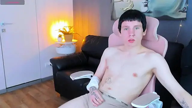 CutieKai_ Show in webcam