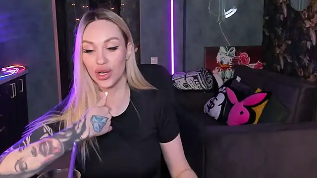 XXX chat uživo modela Blckmirrorr