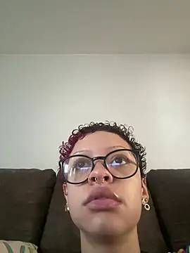 Pokazy przed kamerką – jojosbizarrelyf