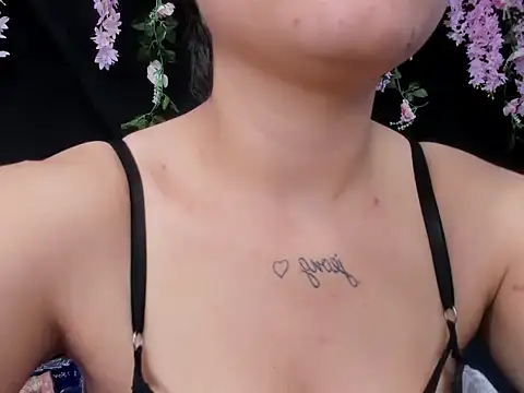 Chat +18 de bellaxxx_69 ao vivo