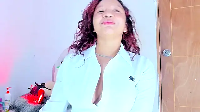 Chat +18 de Emily_Coper18 ao vivo