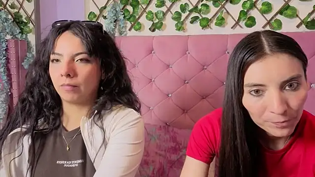 Valkiria-and-Dione's Live XXX Chat