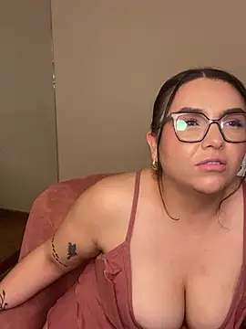 AlmaraRouge Adlı Modelin Canlı XXX Sohbeti