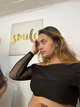 Antonella_Julieta: διαδικτυακό σόου στην κάμερα