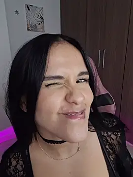 heyshaa Chat XXX in diretta