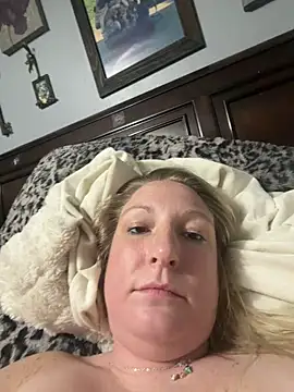 sweetkacibaby: διαδικτυακό σόου στην κάμερα