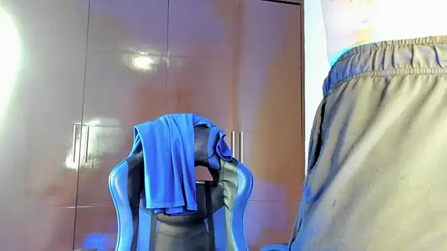 Show modela Milo_LatinBoy na web-kameri