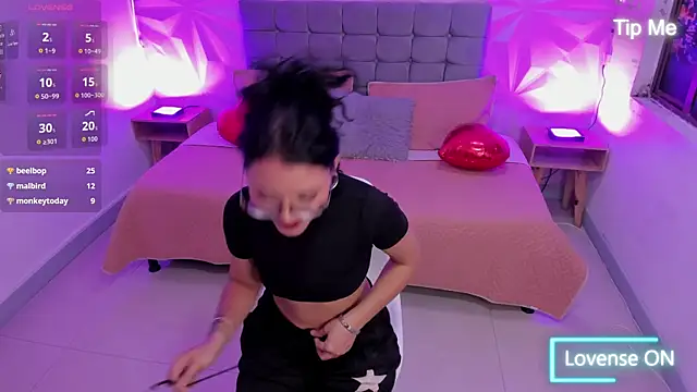 Chat +18 de jenn_cg ao vivo