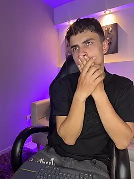 AdrianRinaldi 网络视讯表演