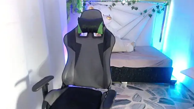 Show modela Angel_foxc_ na web-kameri