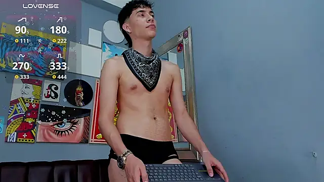 AronTawers' Live XXX Chat