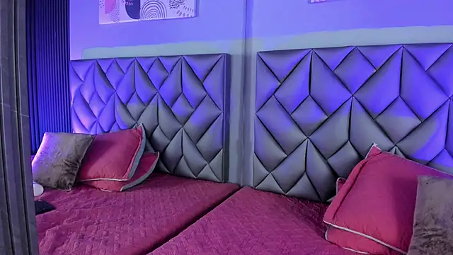 Chat +18 de Kitty_Dollyy ao vivo