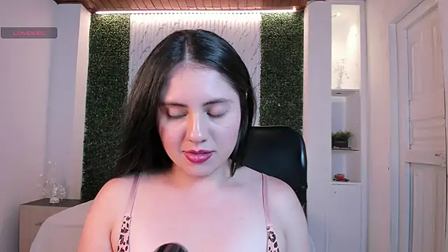 Alicee_Broownn Chat XXX in diretta