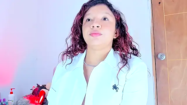 Chat XXX en directo de Emily_Coper18