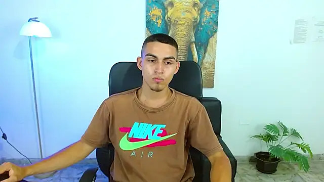 lucass_18 webcam show