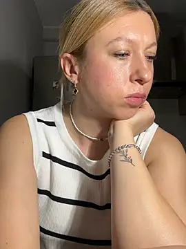 Chat +18 de Kittie_Valentine ao vivo