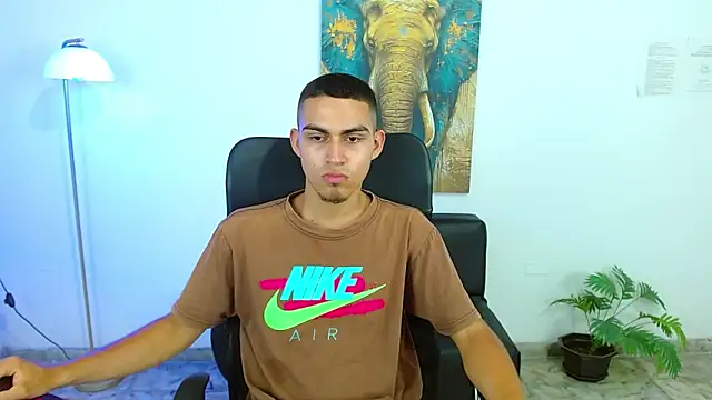 lucass_18 webkamerás műsora