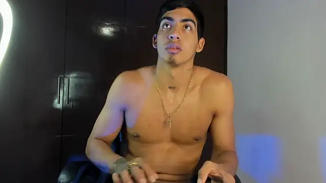 Milo_LatinBoy Live XXX Chat