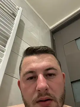 katalyn1996: διαδικτυακό σόου στην κάμερα