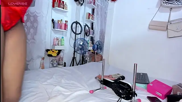 Chatroom XXX en direct de MonicaSex_