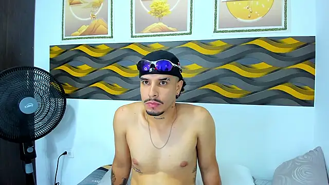 Leon_Hotx: онлайн-секс-чат