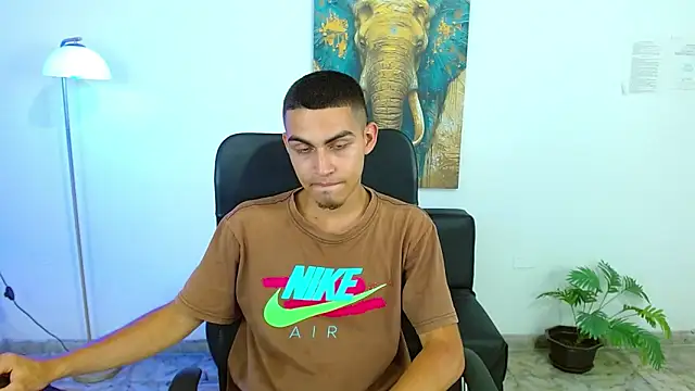 lucass_18 webcam show