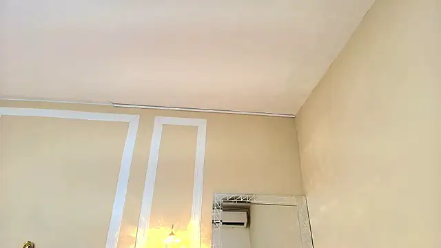 MayaBakerのウェブカメラショー