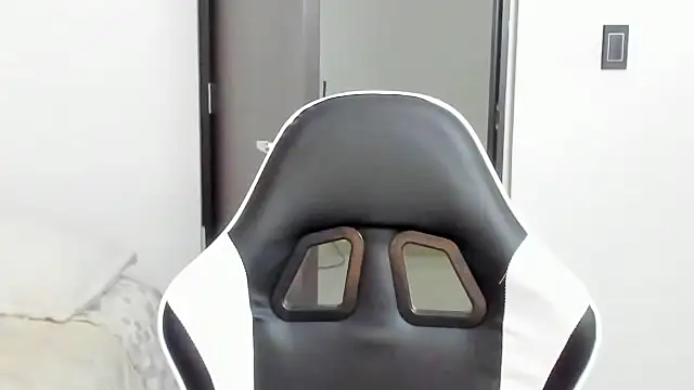 Živý XXX chat __Emma__11__Lecat_